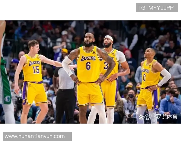 今天热火与湖人激战正酣NBA赛场精彩对决引发球迷热议