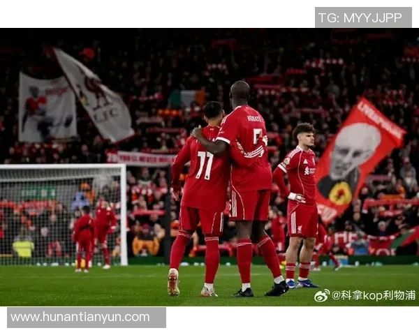 利物浦与曼城比赛前默哀致敬英超历史伟大球员的感人时刻